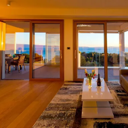 아파트 Bel Etage Amora Luxury Seaview With Pool 스플리트