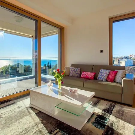 아파트 Bel Etage Amora Luxury Seaview With Pool 스플리트