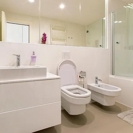 Апартаменти Bel Etage Amora Luxury Seaview With Pool Спліт